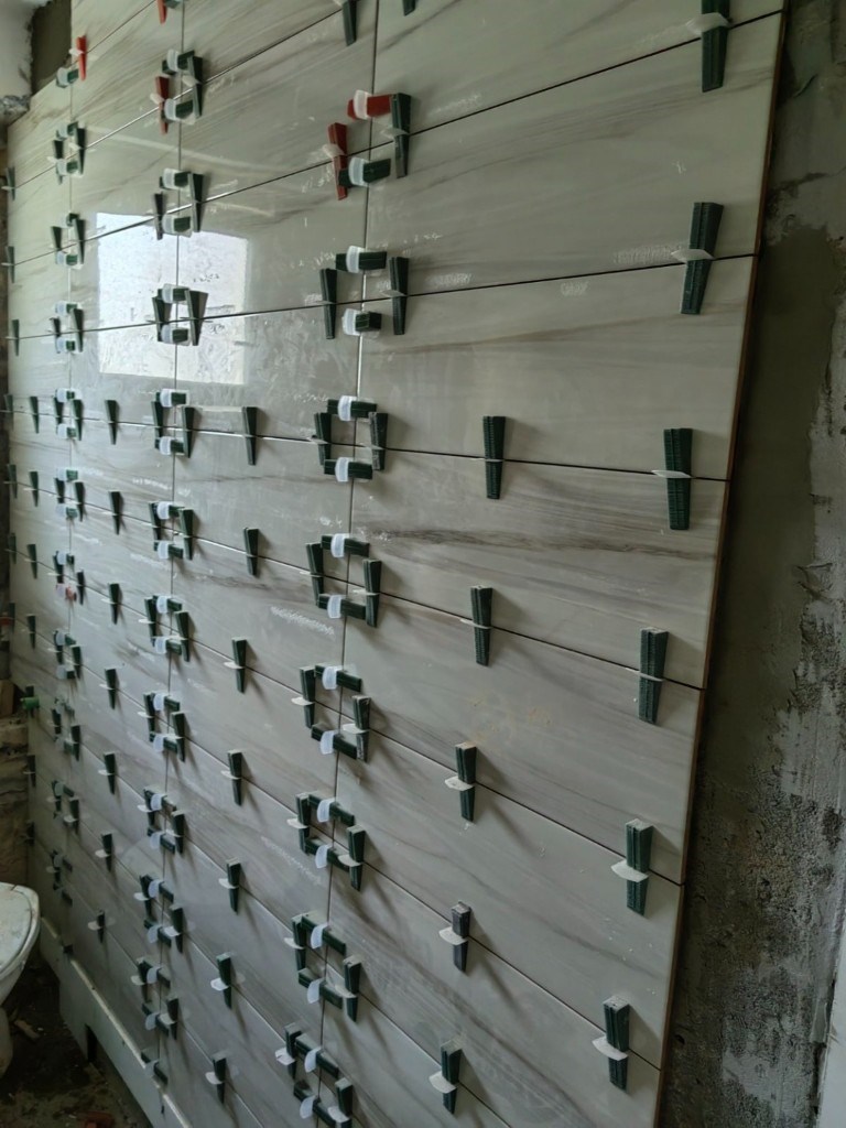 Oblaganje tuš kabine u renoviranju kupatila